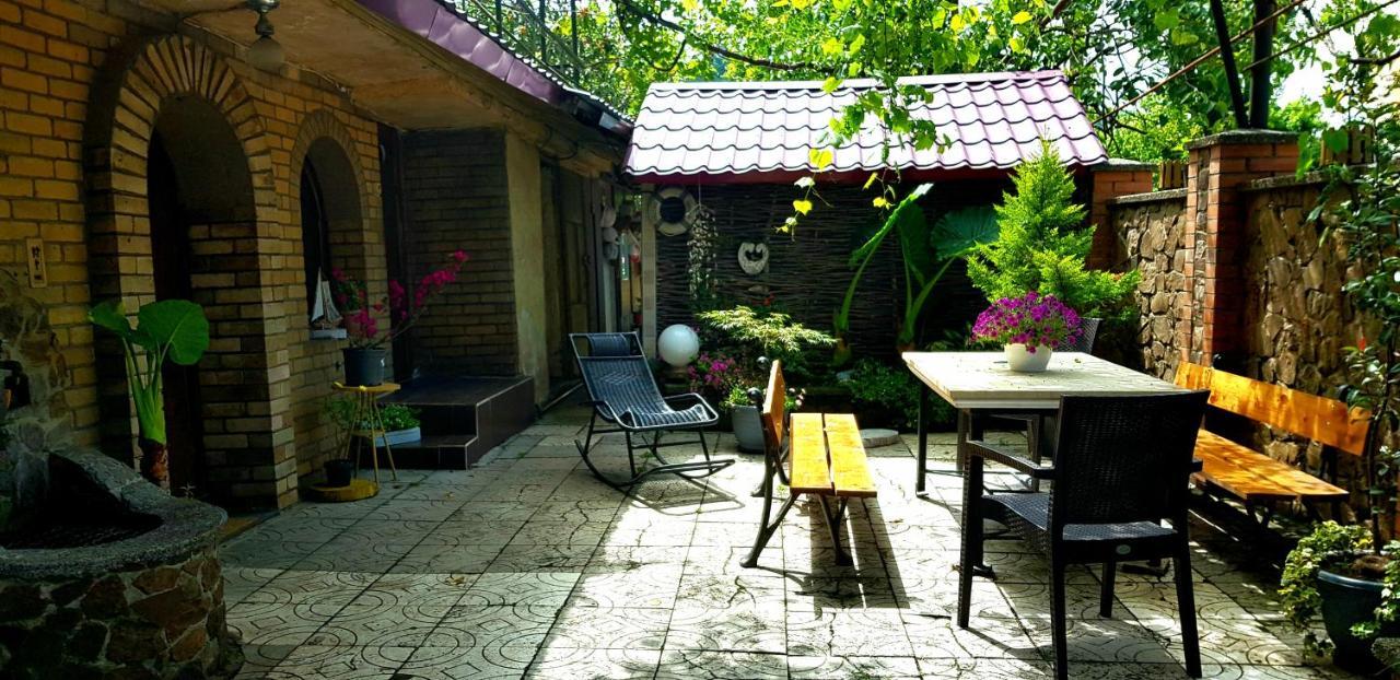 Green House In Batumi Luaran gambar